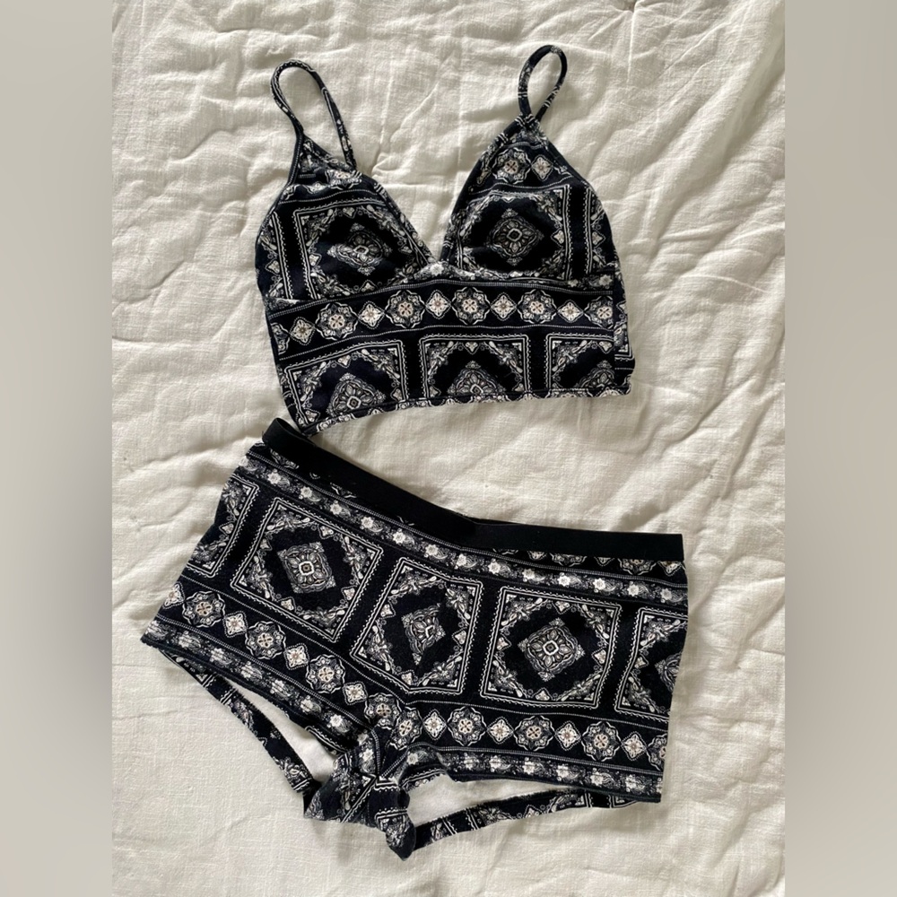 F21 FOREVER21 PAJAMA SET PJS LOUNGE SET PRINT BANDANA BLACK WHITE